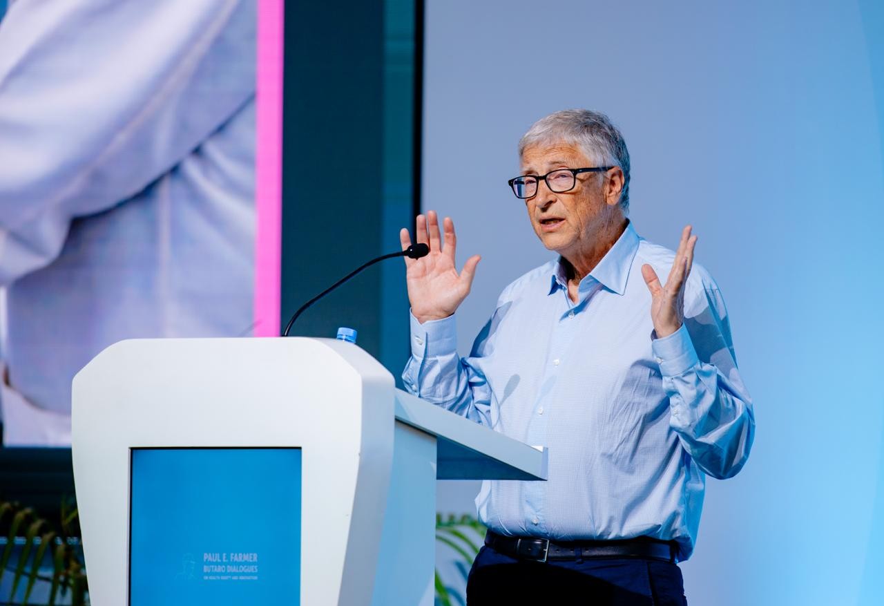 In Rwanda, Bill Gates Makes Case for an African Health Revolution