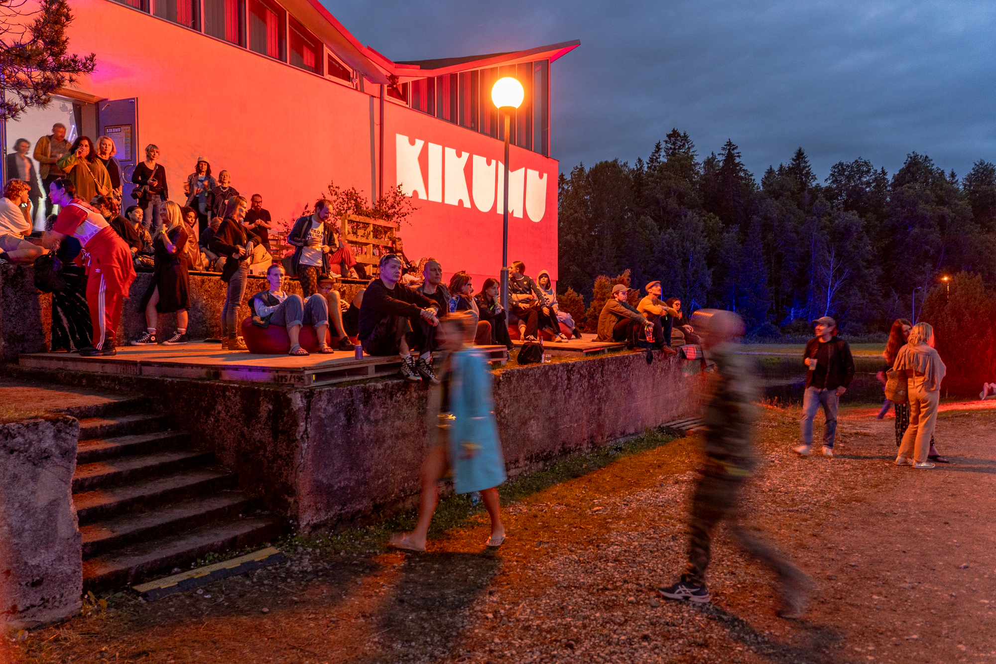 Set in a secluded landscape of forest and water, KiKuMu unfolded across four distinct stages – two indoors and two beneath the open sky, including one beside the lake. Photo by Andrea Forlani.