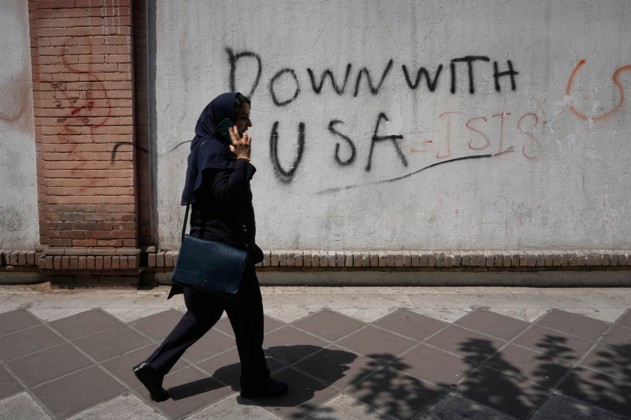 Iran hangs two anti-government protesters in public