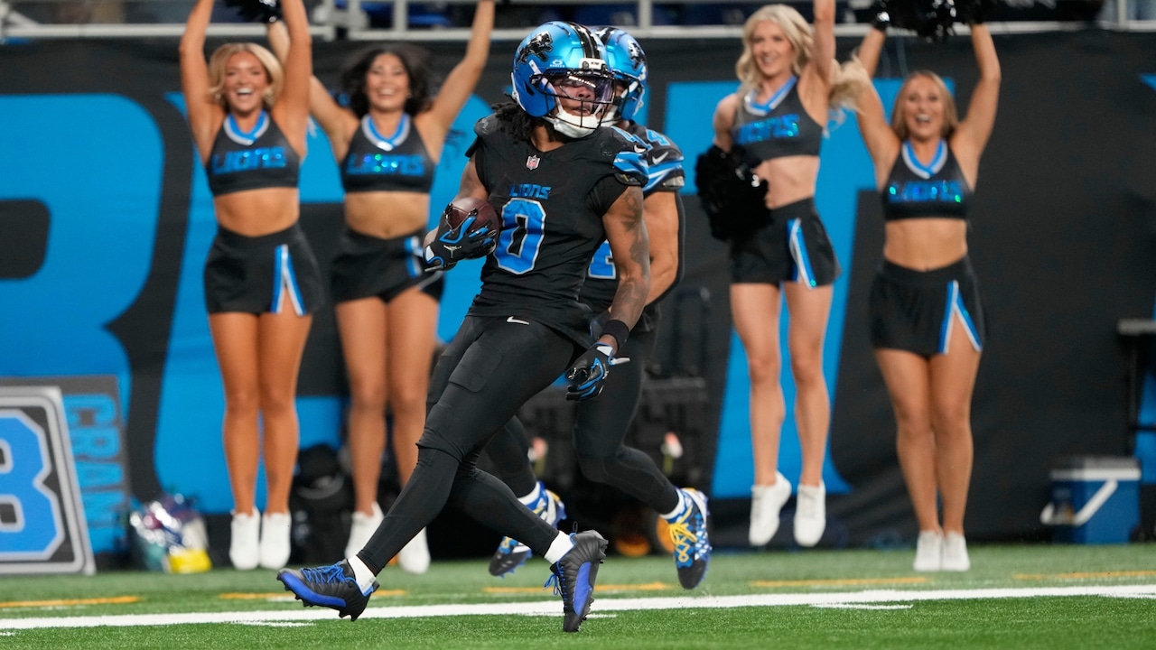Detroit Lions running back Jahmyr Gibbs (0) runs for a touchdown against the New York Giants during the second half of an NFL football game in Detroit, Sunday, Nov. 23, 2025.