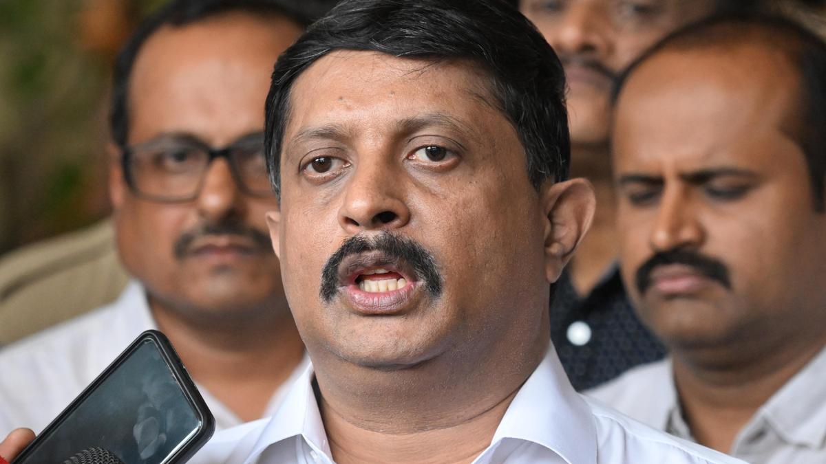 Karnataka Transport Minister goes incognito on BMTC buses, orders action against staff