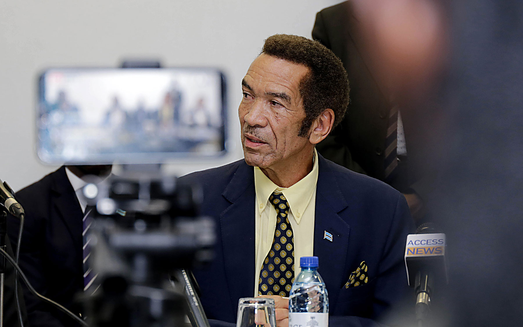 Khama alleges Zimbabwean agents dispatched to Botswana amid assassination fears