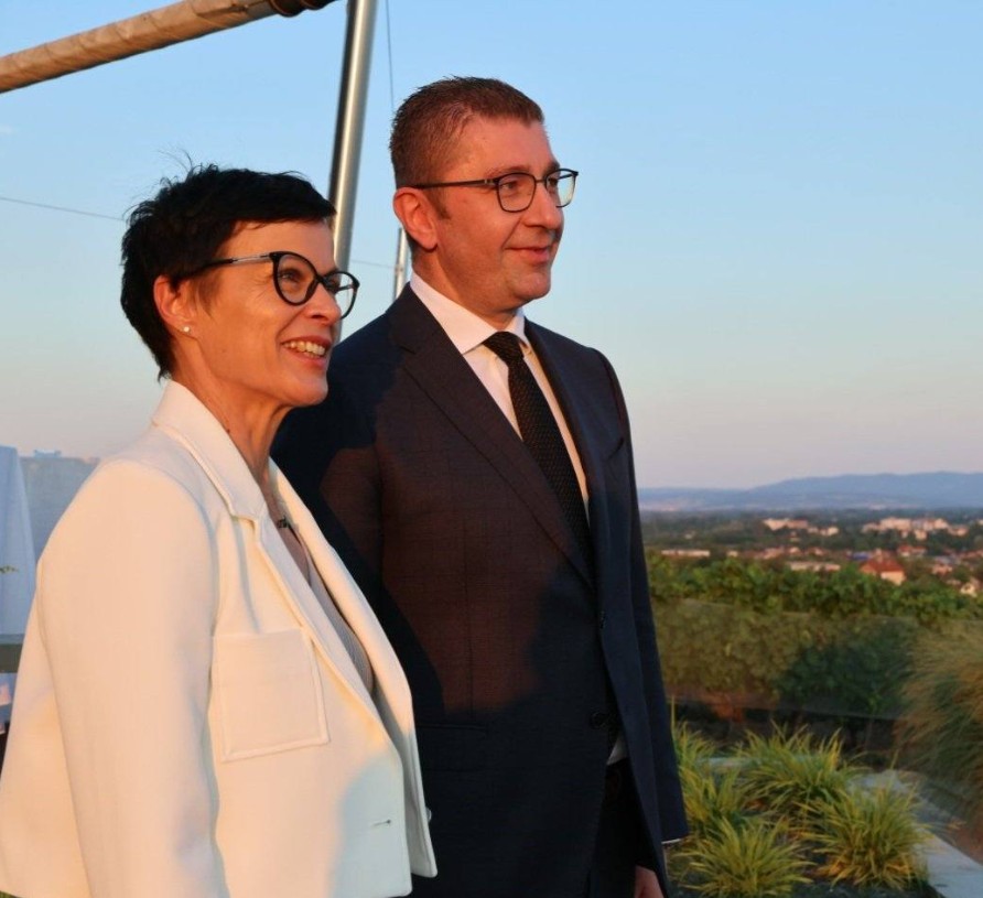 Kos will visit Macedonia, welcomes strong reform progress