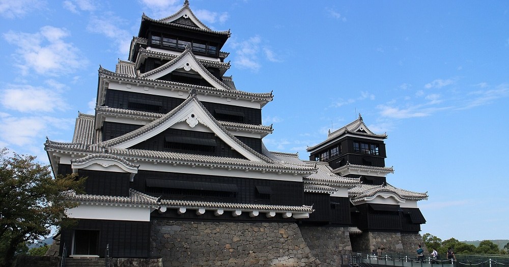 Kumamoto Castle left illuminated all night long as symbol of hope for earthquake victims