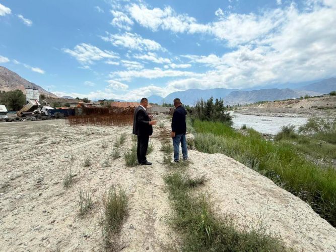 Kyrgyzstan and Tajikistan discuss riverbank reinforcement in border areas -