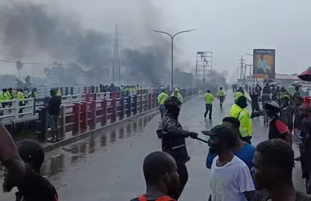LAND DISPUTE ERUPT INTO VIOLENT CLASH AT BATTERY FACTORY AS RESIDENTS RESIST COURT ORDER, POLICE OFFICER INJURED