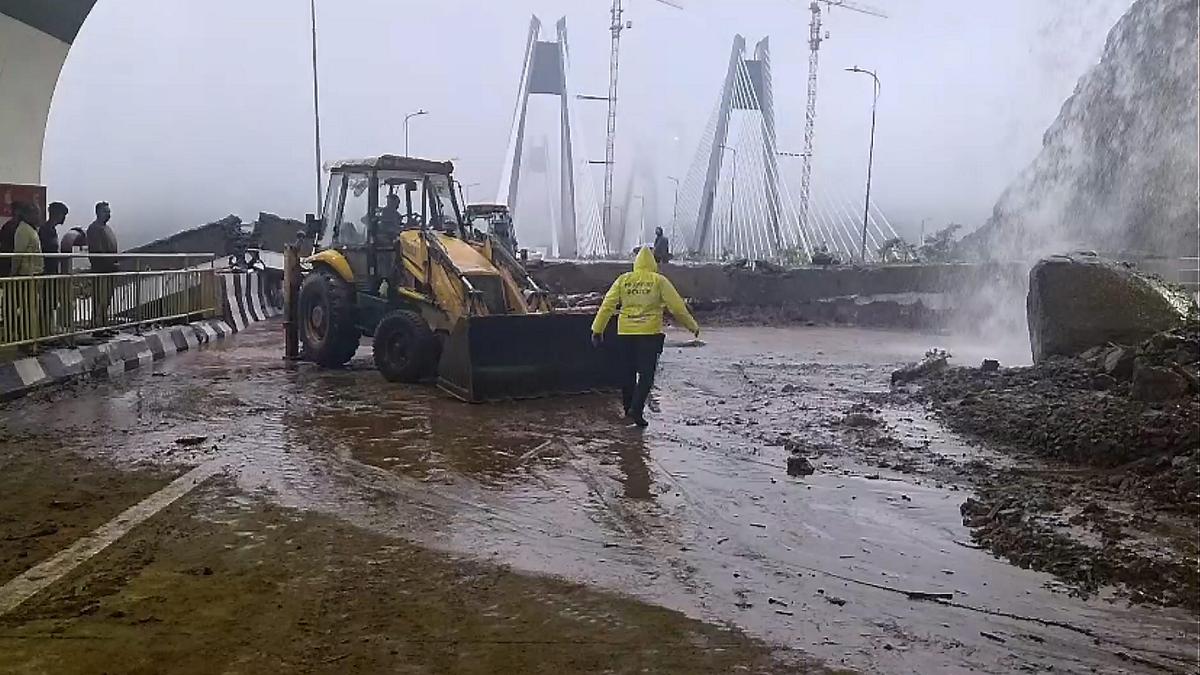 Landslides shut Mumbai-Pune highway and expressway; trains cancelled, diverted amid heavy rainfall | Monsoon LIVE updates