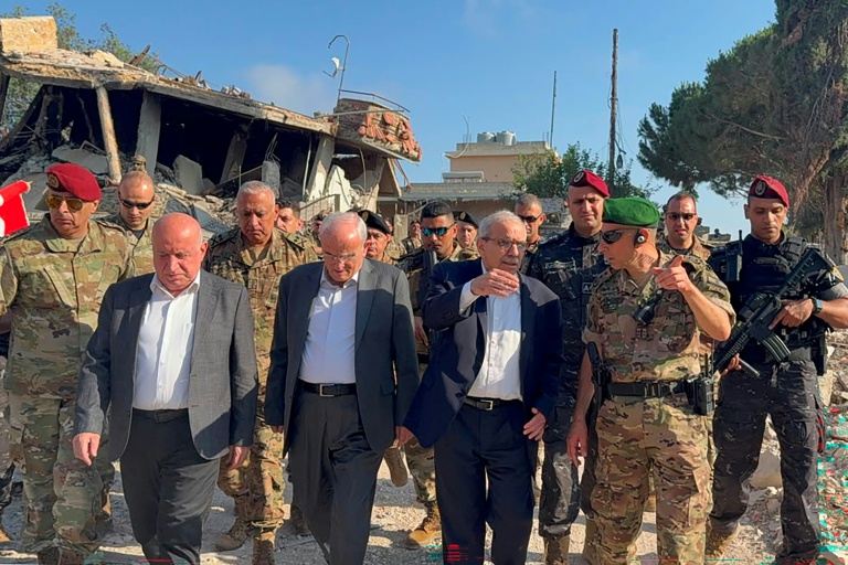 Lebanon PM says Beirut working for 'complete Israeli withdrawal'