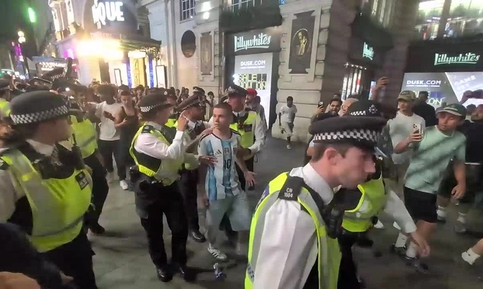 London police struggle to contain raging England fans after Argentina's late World Cup comeback
