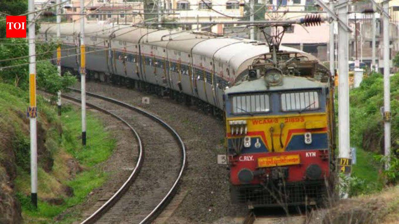 Major mishap averted as loco pilot spots iron pipe on tracks in UP; Banaras-Mumbai LTT Express halted | Prayagraj News