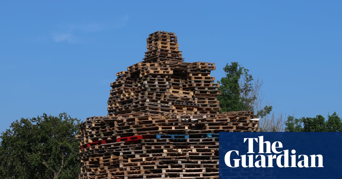 Man dies after falling from Eleventh Night bonfire in east Belfast | Belfast