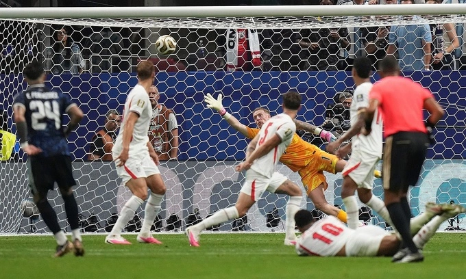 Messi sparks last-gasp Argentina comeback to beat England, reach World Cup final