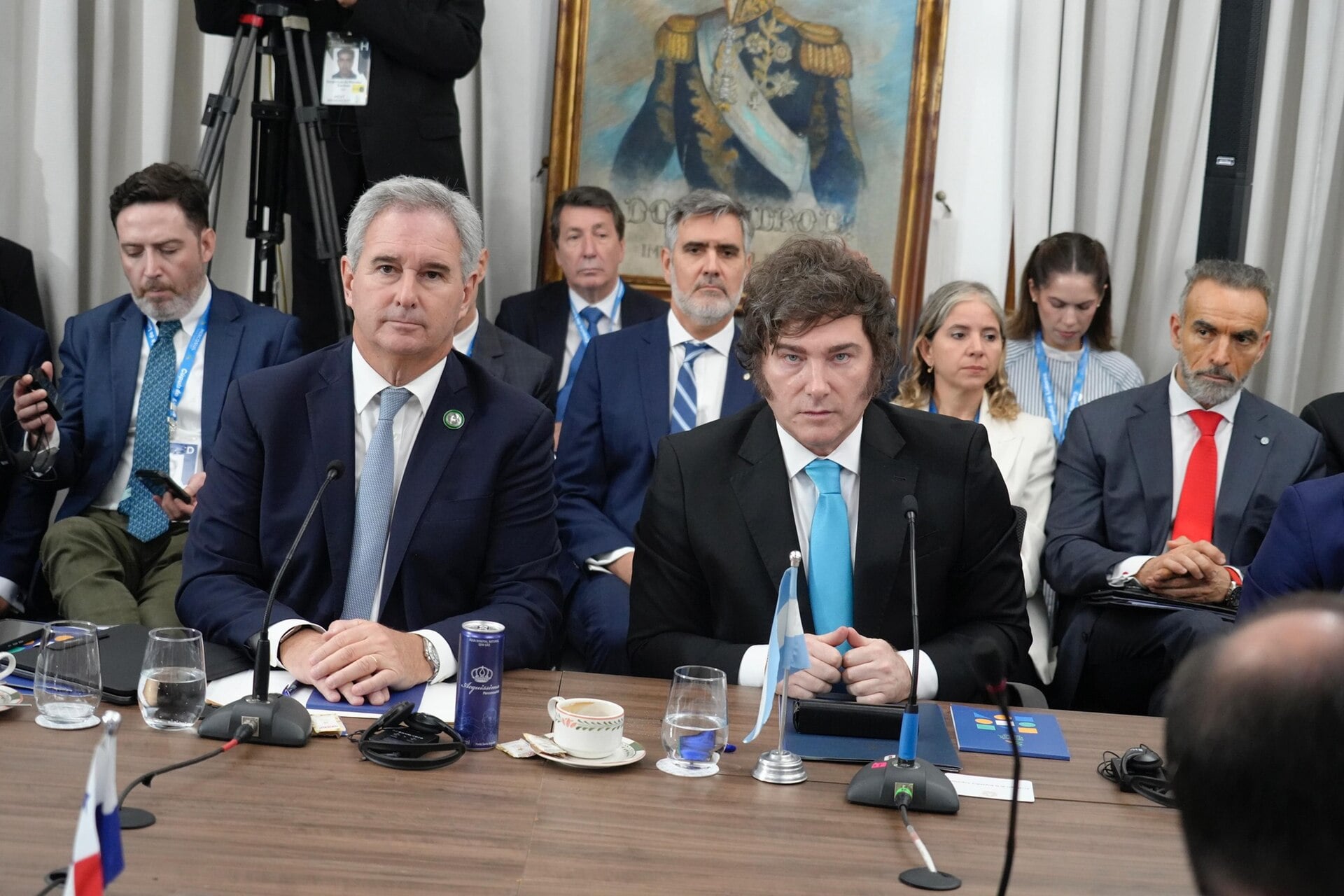 Milei Decree Allows Expelling Foreigners Who Vilify Argentina