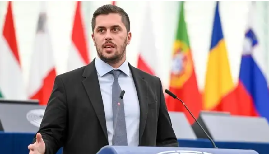Nationalist Greek member of the European Parliament insults Macedonia, threatens a new veto