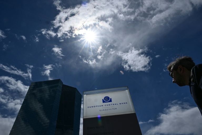 New Mideast fighting keeps eurozone rate-setters on edge