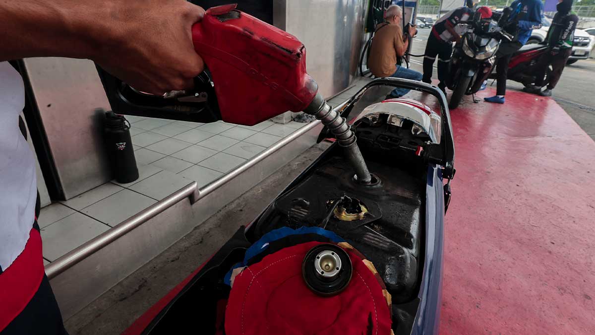 A gasoline attendant fills a motorist's tank at a fuel station along Commonwealth Avenue on Monday, July 20, 2026. Consumers face a sharp increase in pump prices this week as local retailers announced another round of hikes, triggered by escalating tensions between the United States and Iran in the Middle East. According to the Department of Energy (DOE), the looming adjustments will raise prices by up to ₱3.65 per liter for gasoline, ₱10.68 per liter for diesel, and ₱11.77 per liter for kerosene. INQUIRER PHOTO / GRIG C. MONTEGRANDE