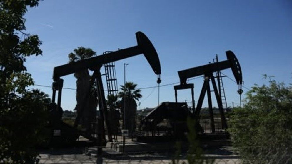 Oil Falls Below $100, Heads for Weekly Gain...