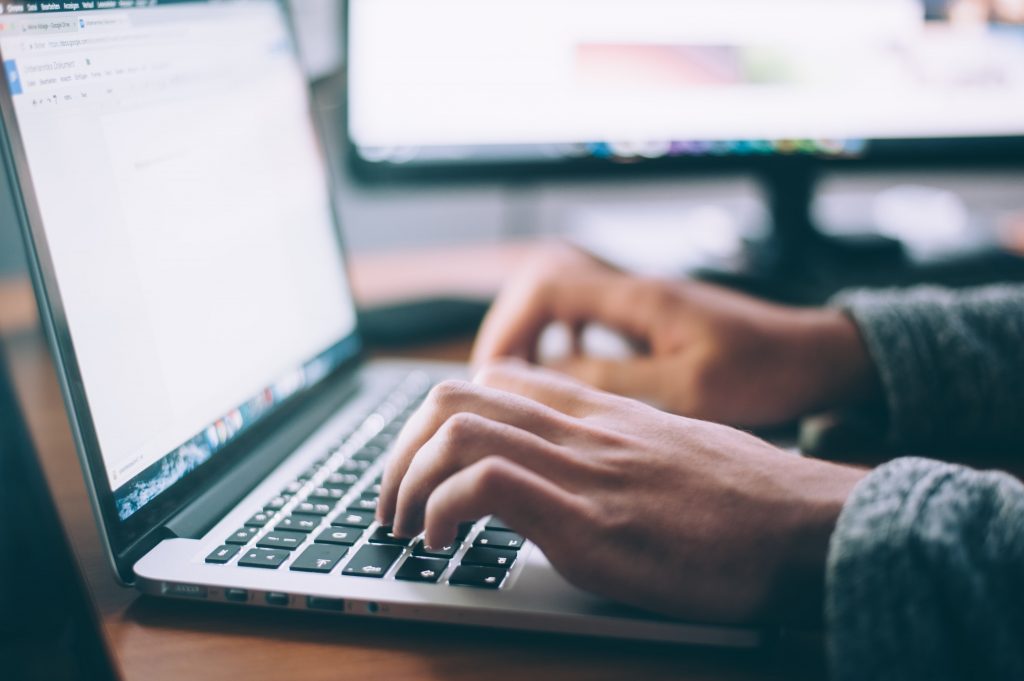 Oman’s commerce ministry invites verified e-stores to boost visibility on social media
