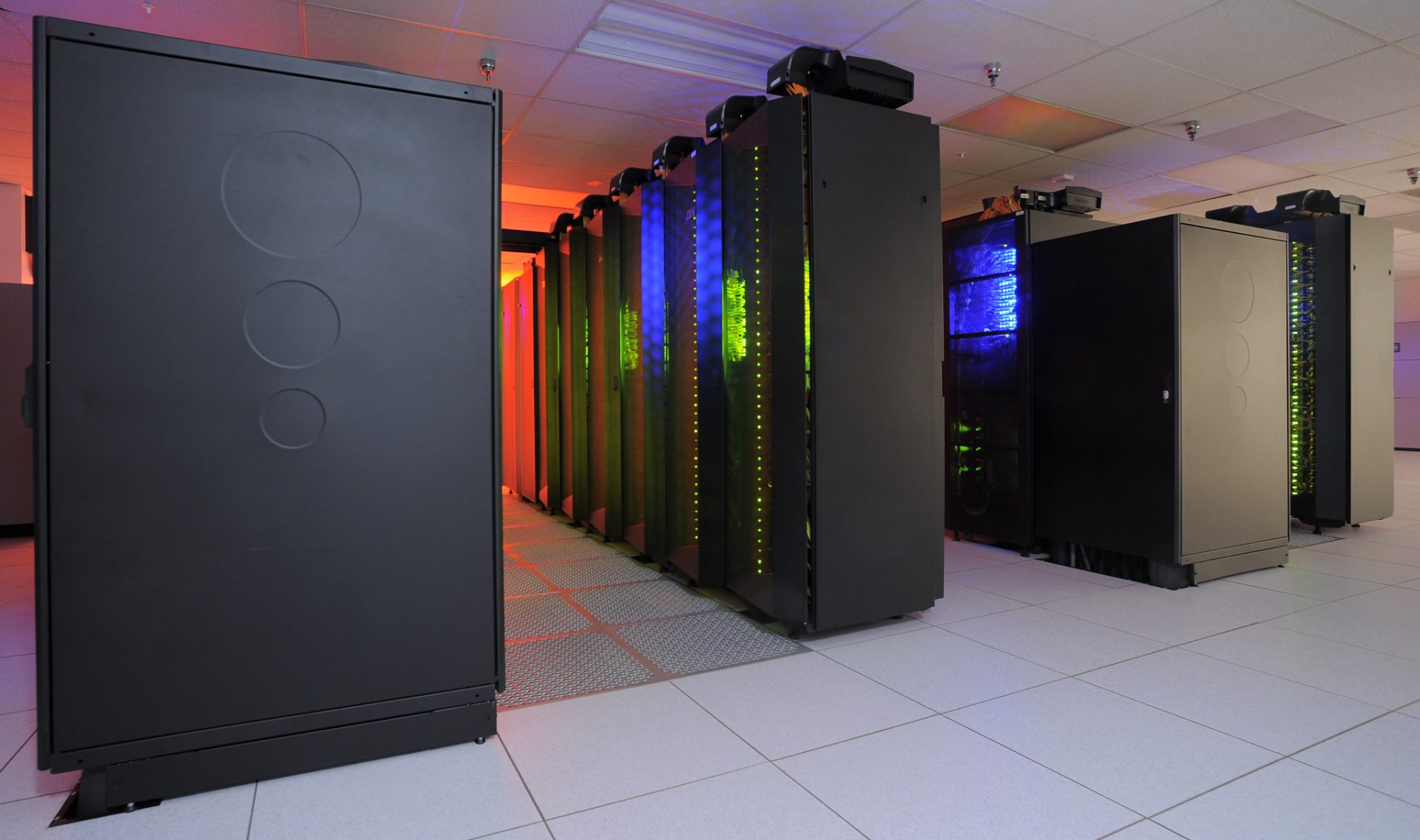 PM responds as prosecutors move against Fidesz server centre