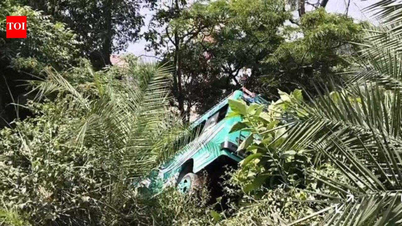 Pakistan bus tragedy: 40 killed after vehicle loses control, plunges into ditch in Balochistan