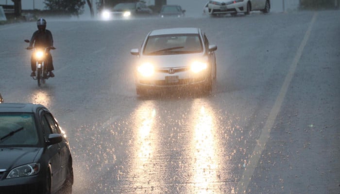 Parts of Karachi receive rain as PMD predicts more showers on weekend
