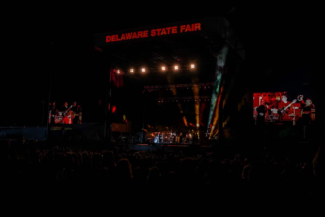 Weird Al performs Amish Paradise (a parody of the song Gangster's Paradise) at the Delaware State Fair.