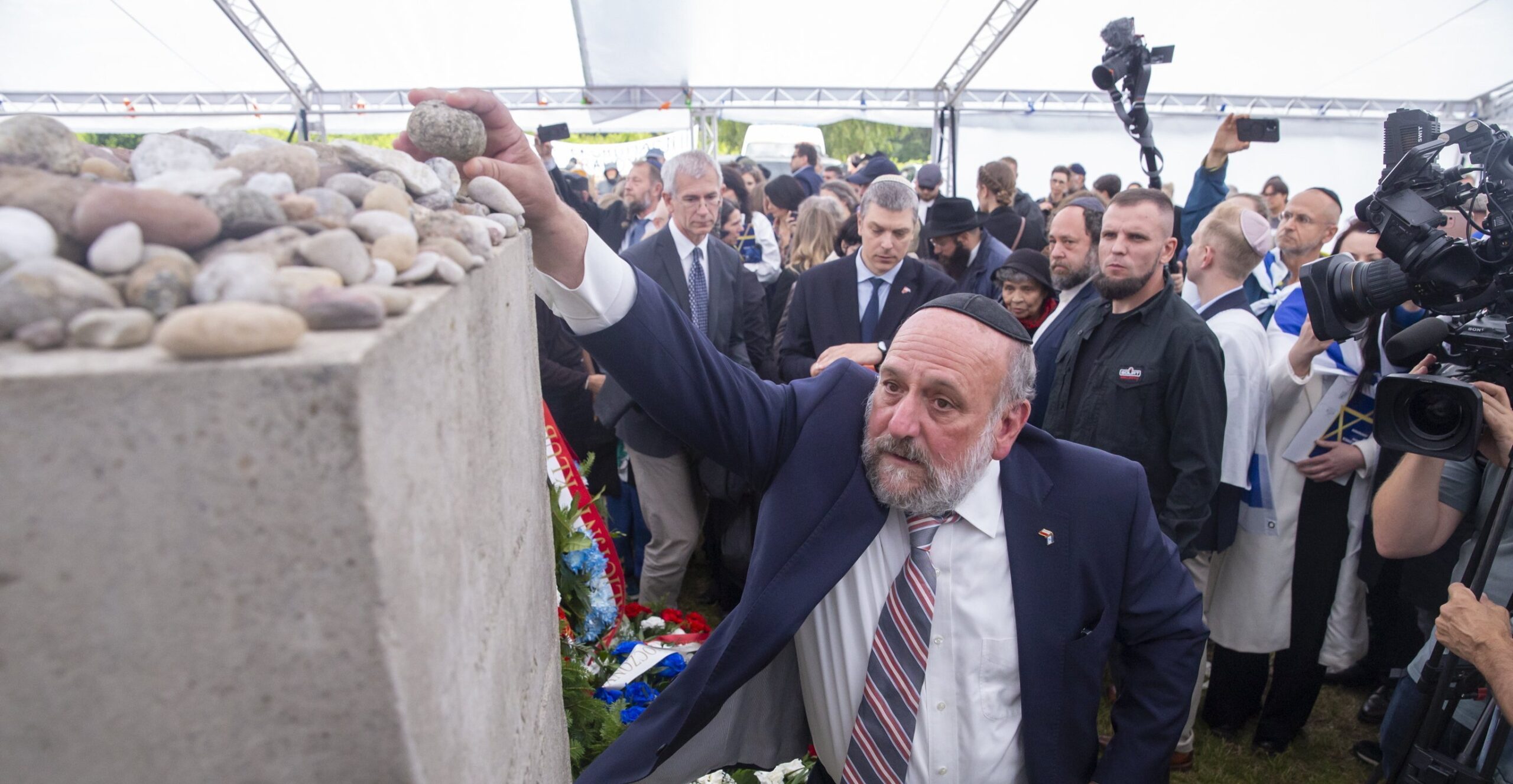 Poland marks 85th anniversary of WWII Jedwabne pogrom of Jews amid far-right protests