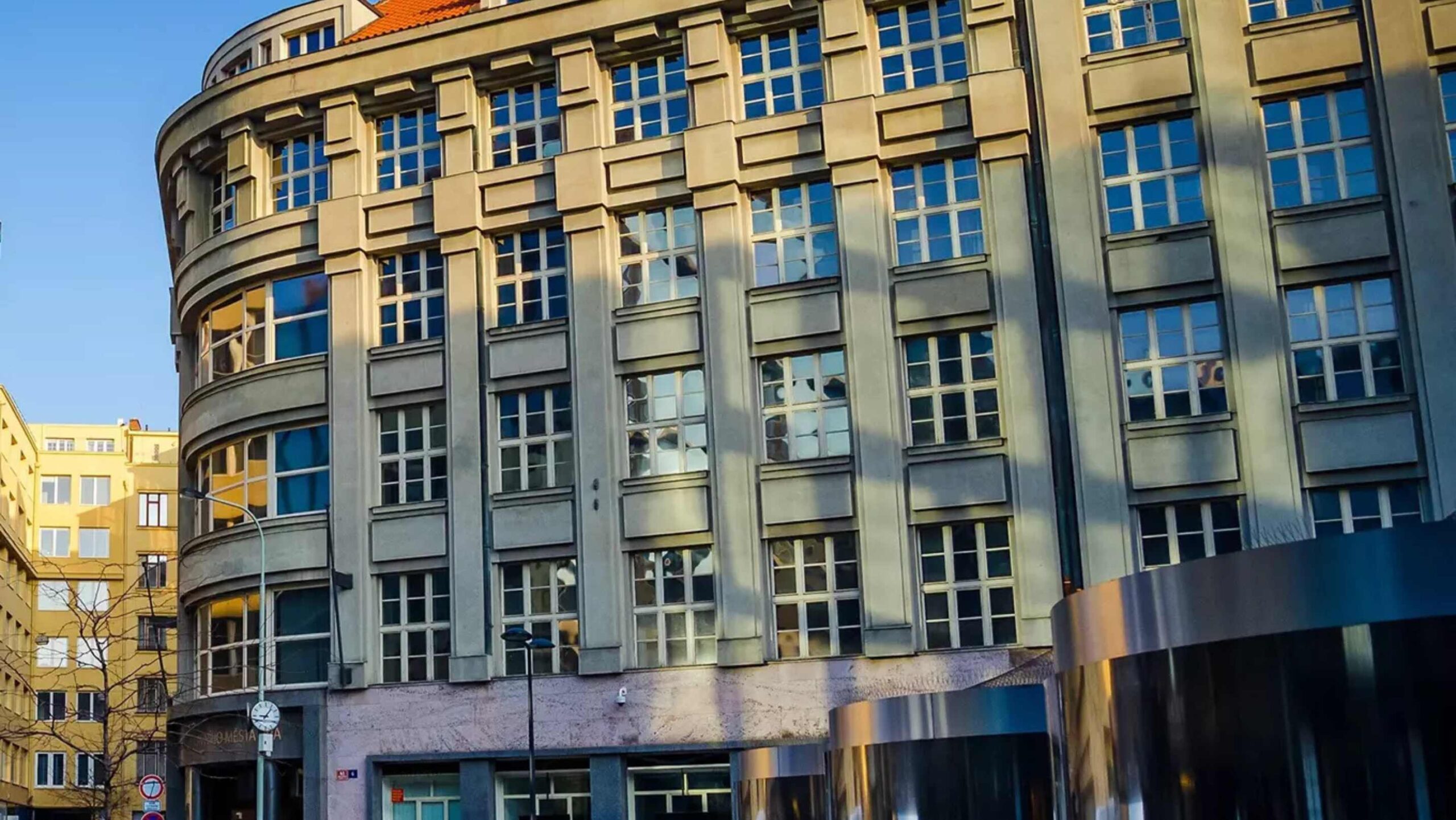 Prague Opens Air-Conditioned Space in City Centre to Help Beat Heat Wave