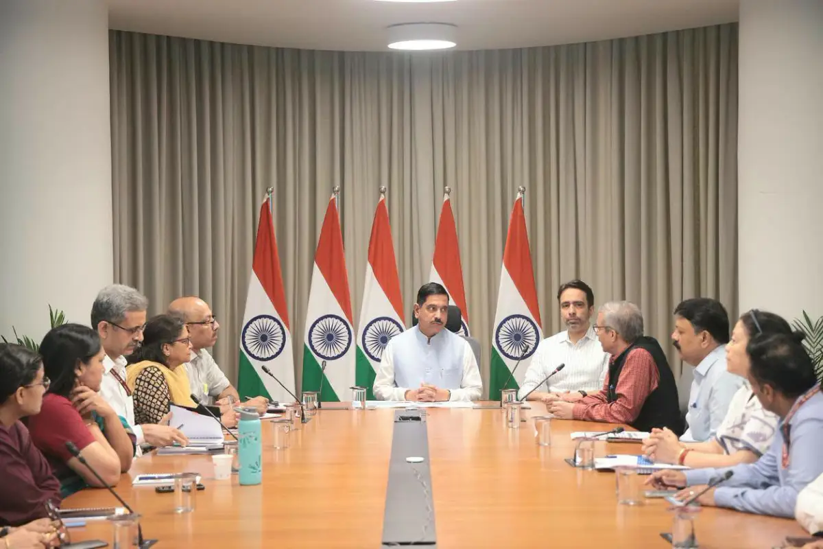 Pralhad Joshi takes charge as Education Minister