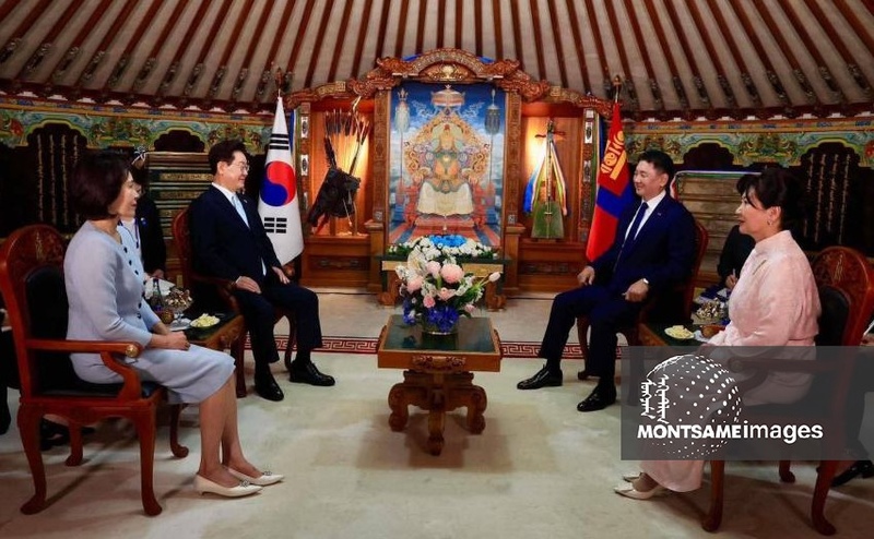 President of Mongolia receives President of South Korea