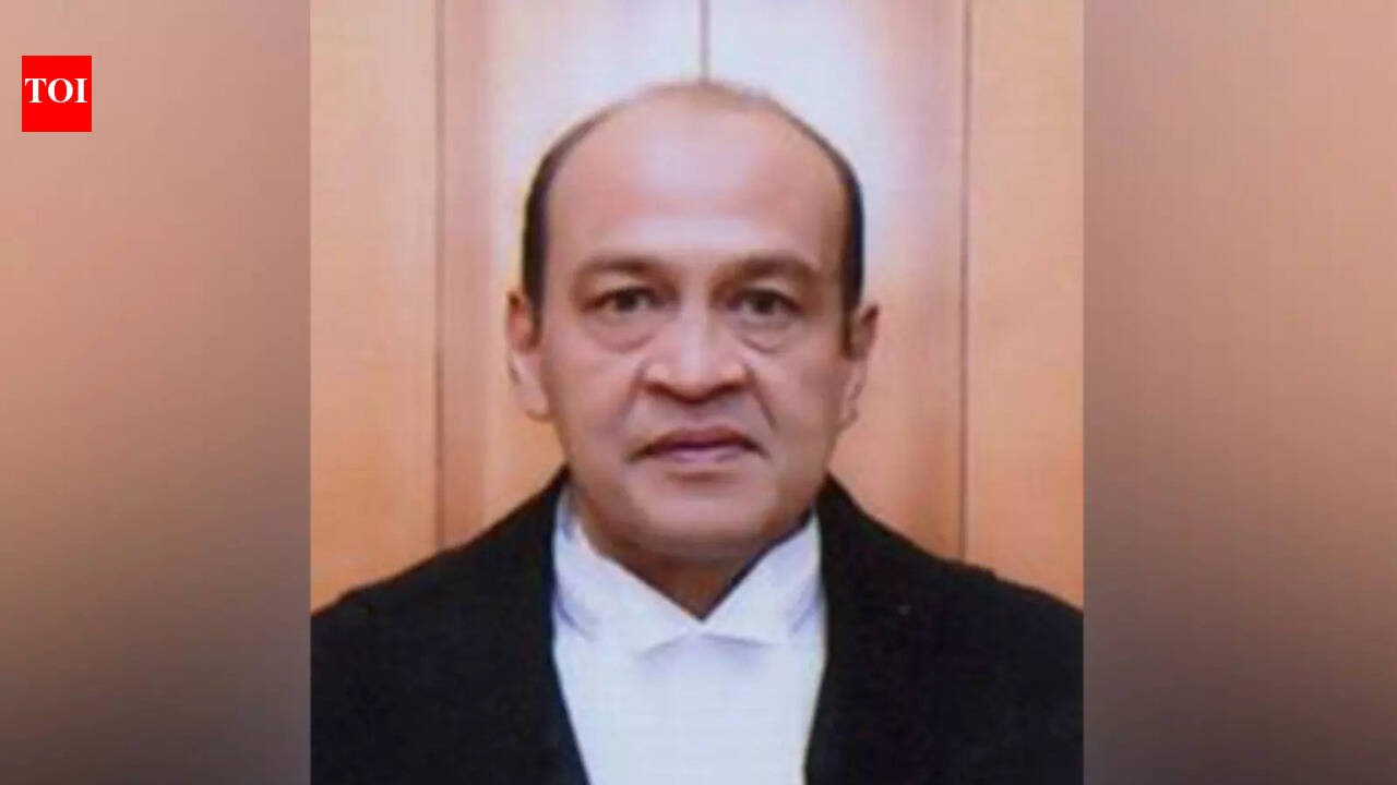 'Resigned judge' can't be impeached, say constitutional experts | India News