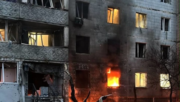 Russian drone strikes Sumy, damages high-rise building, leaves casualties