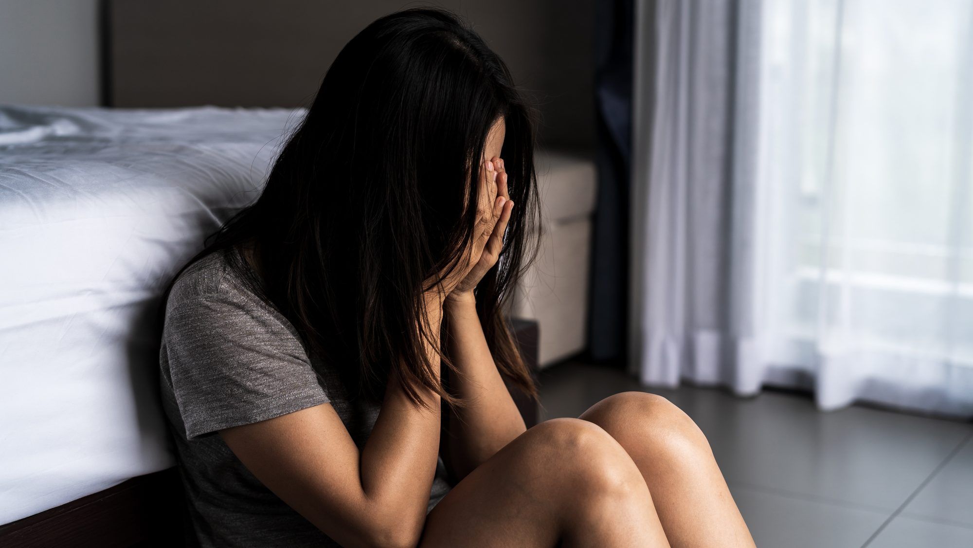 SG woman uneasy as BF continues partying with his all-female friend group: ‘He once had a thing for one of them’