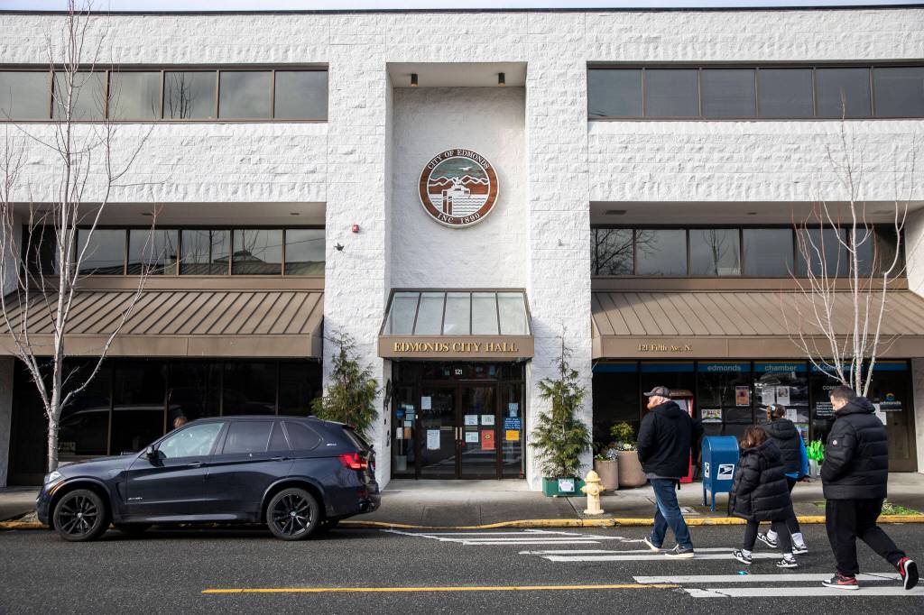 Pedestrians cross the street in front of Edmonds City Hall on Thursday, Dec. 28, 2023 in Edmonds, Washington. (Olivia Vanni / The Herald)