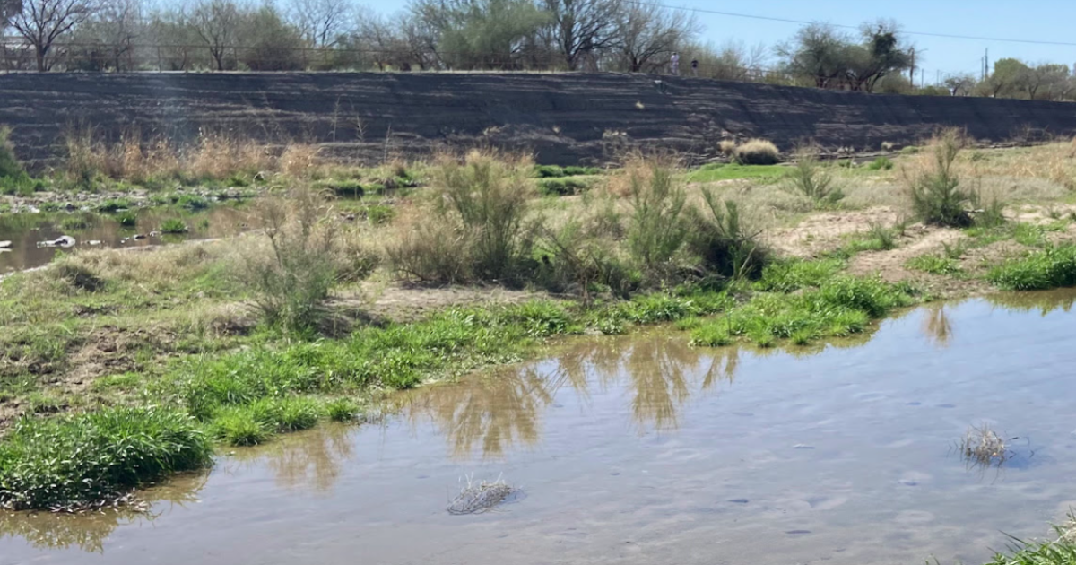 Search underway for two unidentified people in wash near Rio Rico