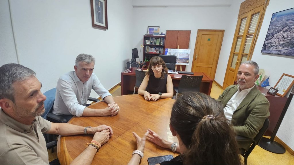 Seven Britons among 13 wildfire victims as British Ambassador meets survivors in Almeria