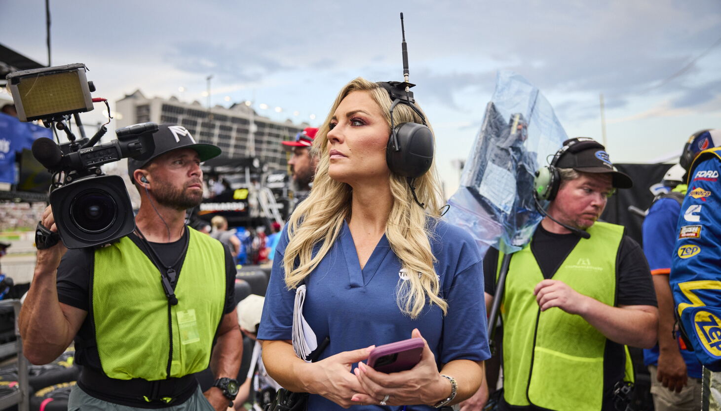 Sideline reporters have nothing on NASCAR pit reporters