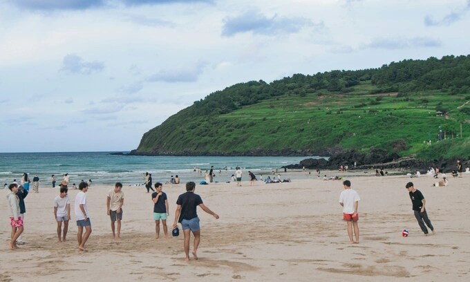 South Korea's top resort island fights over letting Chinese tourists drive