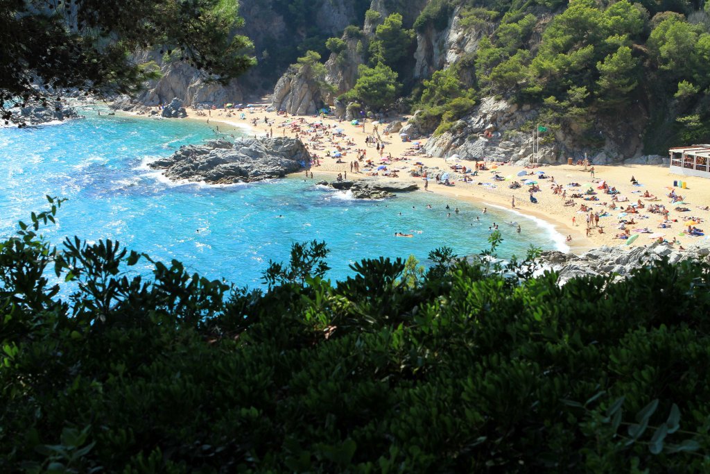 Spain on course to welcome 100 million foreign tourists as spending hits new highs