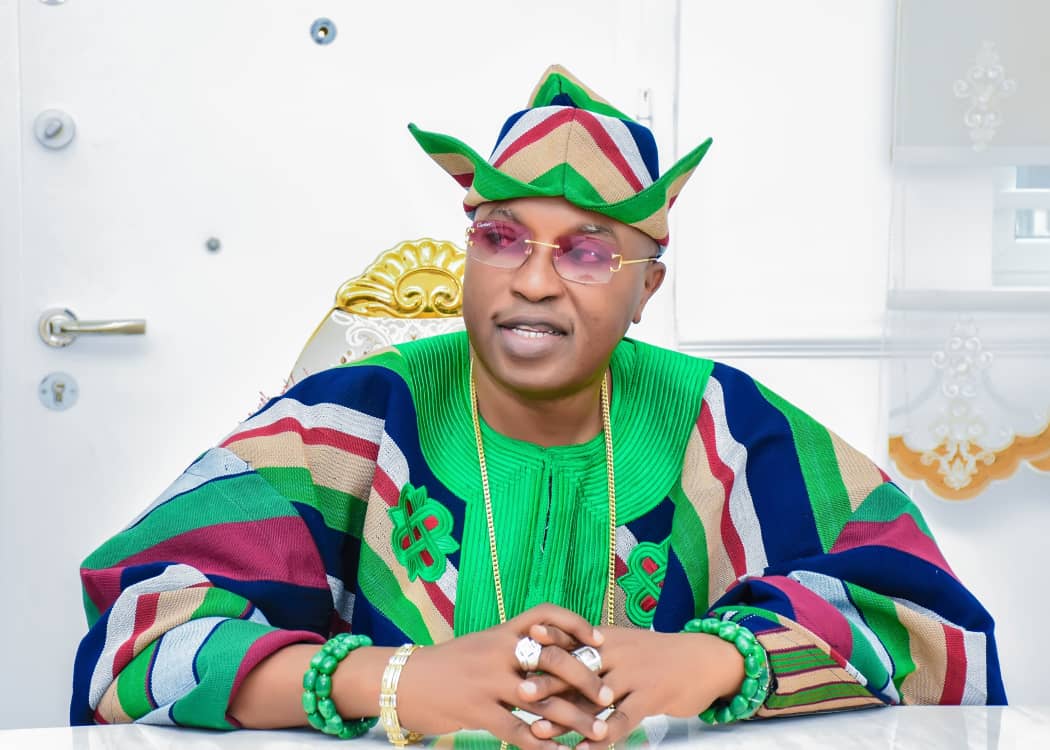 Oluwo of Iwo land, Oba Abdurrosheed Akanbi Telu I who just renewed his canadian passport, Oluwo of Iwo land, Oba Abdurrosheed Akanbi Telu I who curses those accusing him of smoking