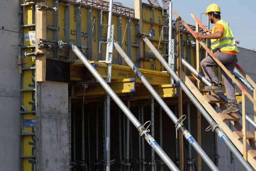 Swiss plans to tighten foreign property ownership divide opinion