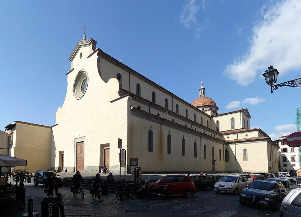 Basilica di Santo Spirito in Florence, where a Michelangelo crucifix hangs. Lucarelli, CC BY-SA 3.0 , via Wikimedia Commons