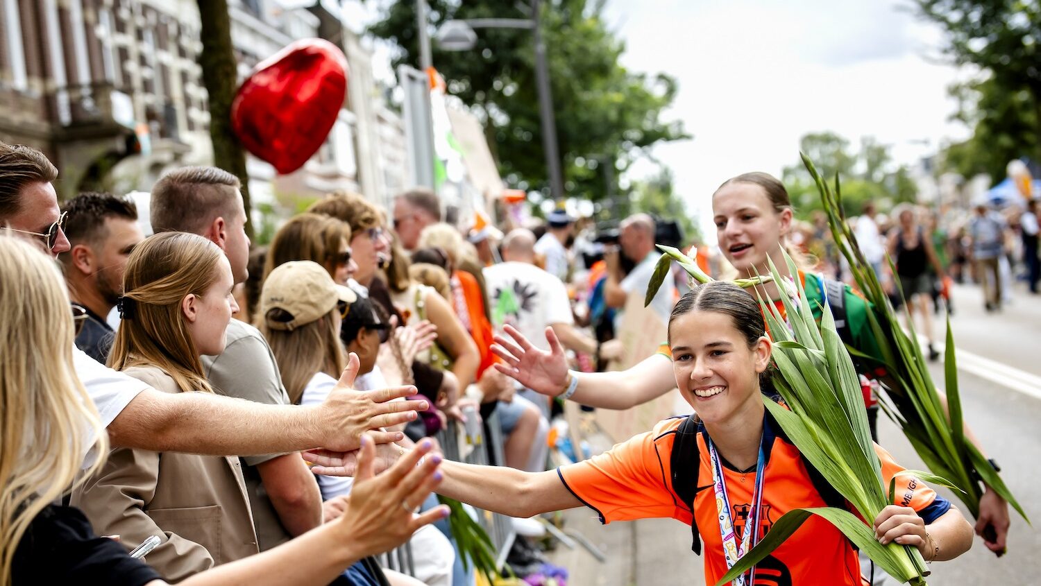 Thousands cross finishing line as Nijmegen Vierdaagse ends