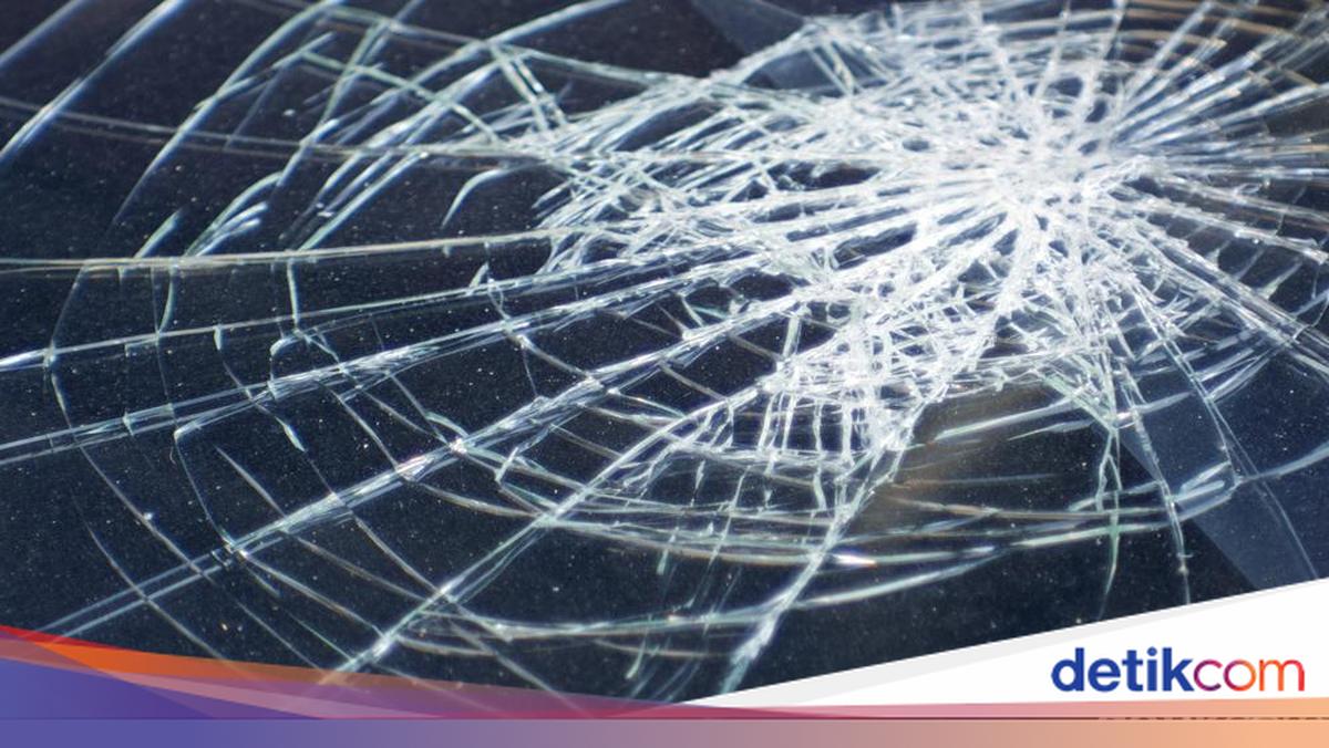 Trailer Tabrak 2 Truk hingga Motor di Pasuruan, Korban Tewas Bergelimpangan