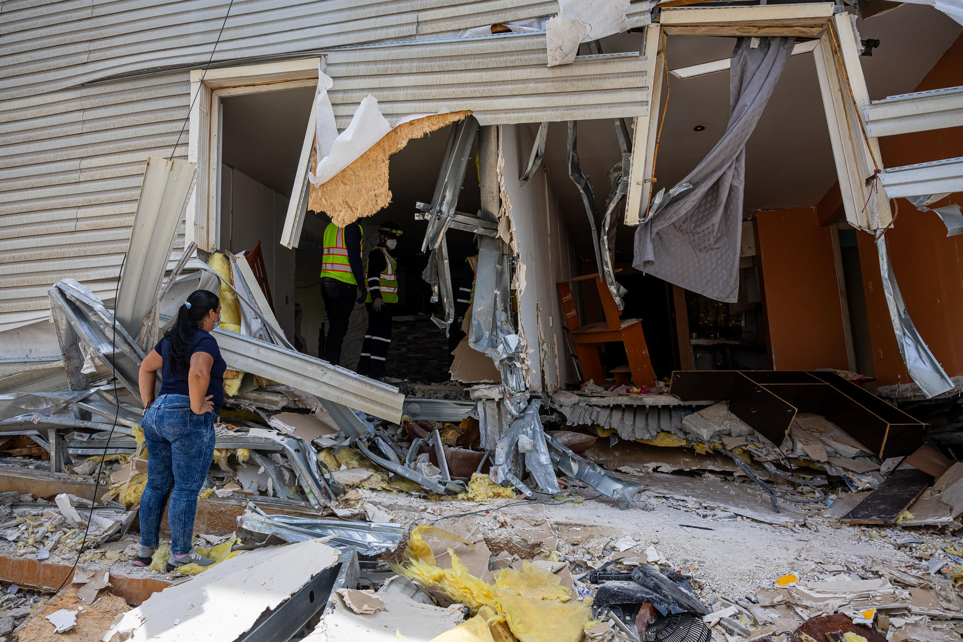 Trauma and Mourning Come Before Politics after Venezuela’s Earthquakes