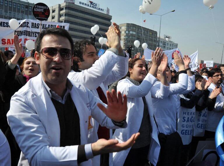 Turkey penalizes more than 100 doctors over high C-section rates: report