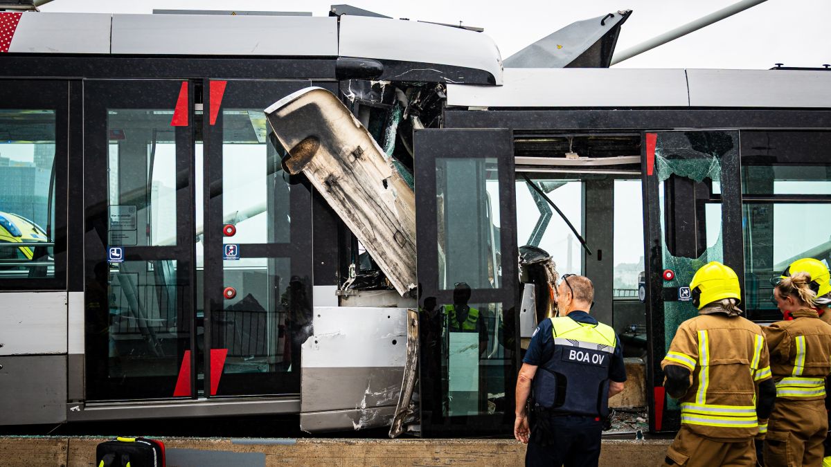 Two trams collide on Rotterdam’s Erasmus Bridge, 15 injured