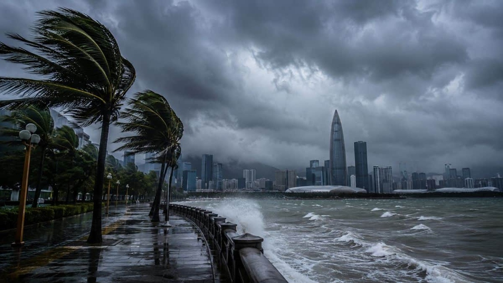 Typhoon Noul hits southern China, forcing evacuation of over 340,000 people