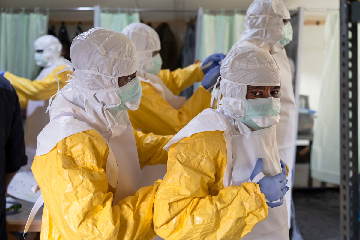US citizen tests positive for Ebola as officials work to figure out treatment plan