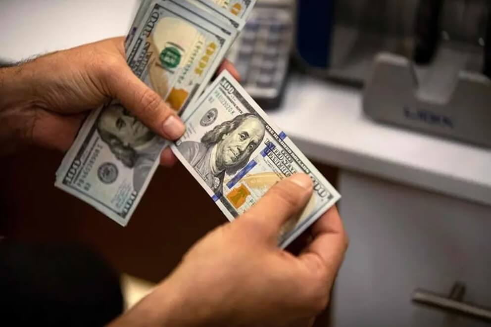 US dollar slightly falls against Iraqi dinar
